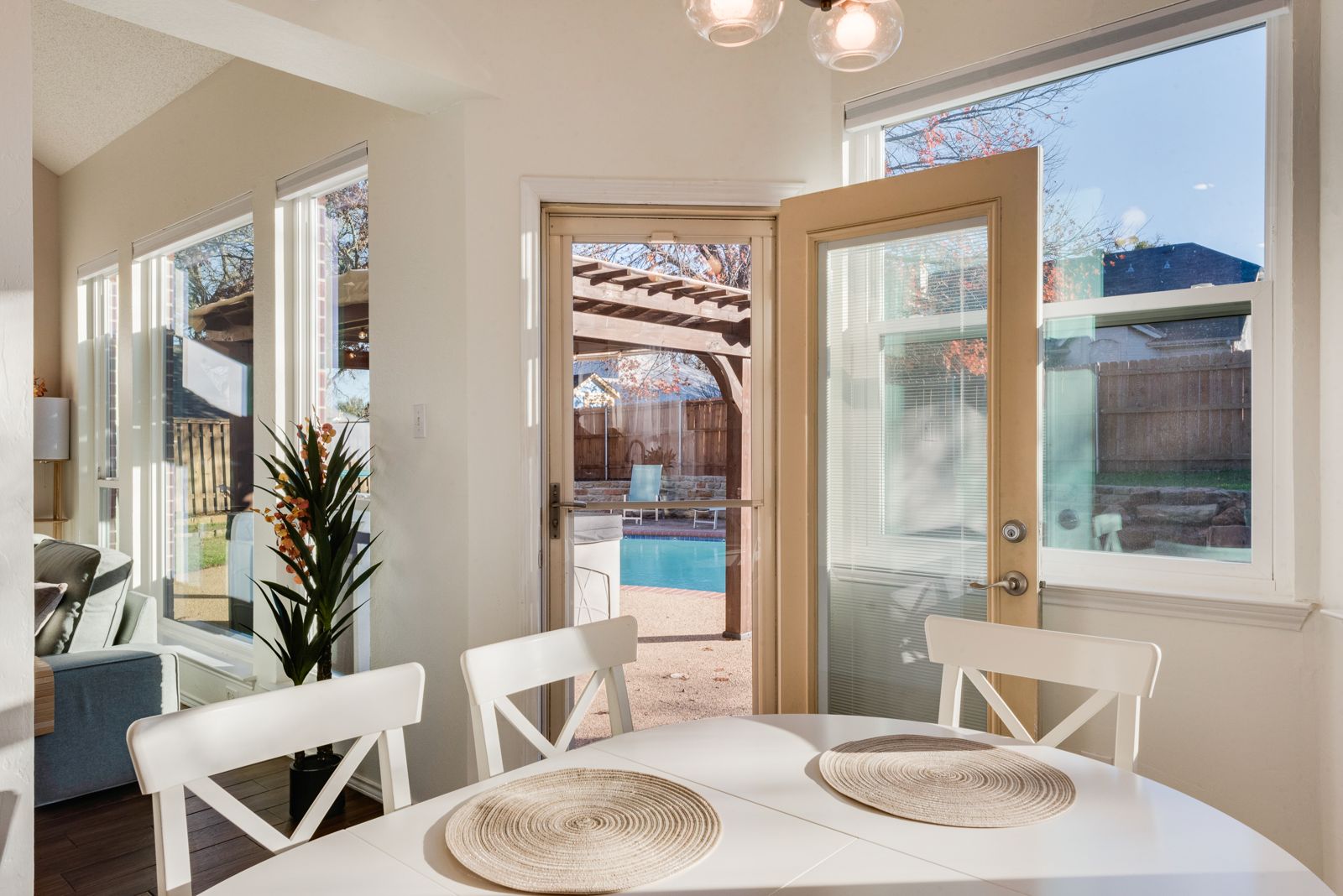Breakfast table with the door to the pool