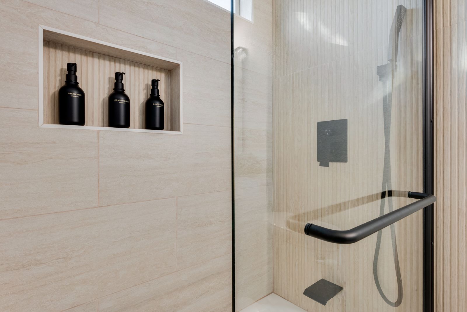 Shower niche