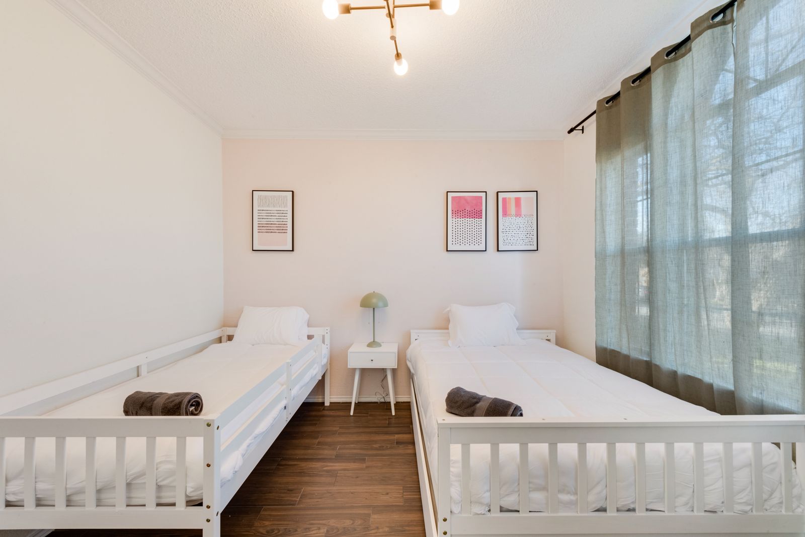 Twin bedroom