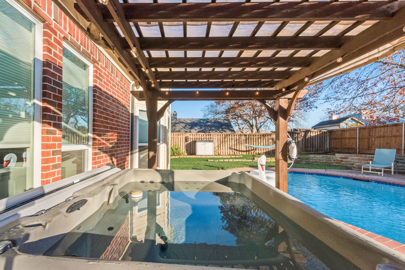Hot tub under the pergola